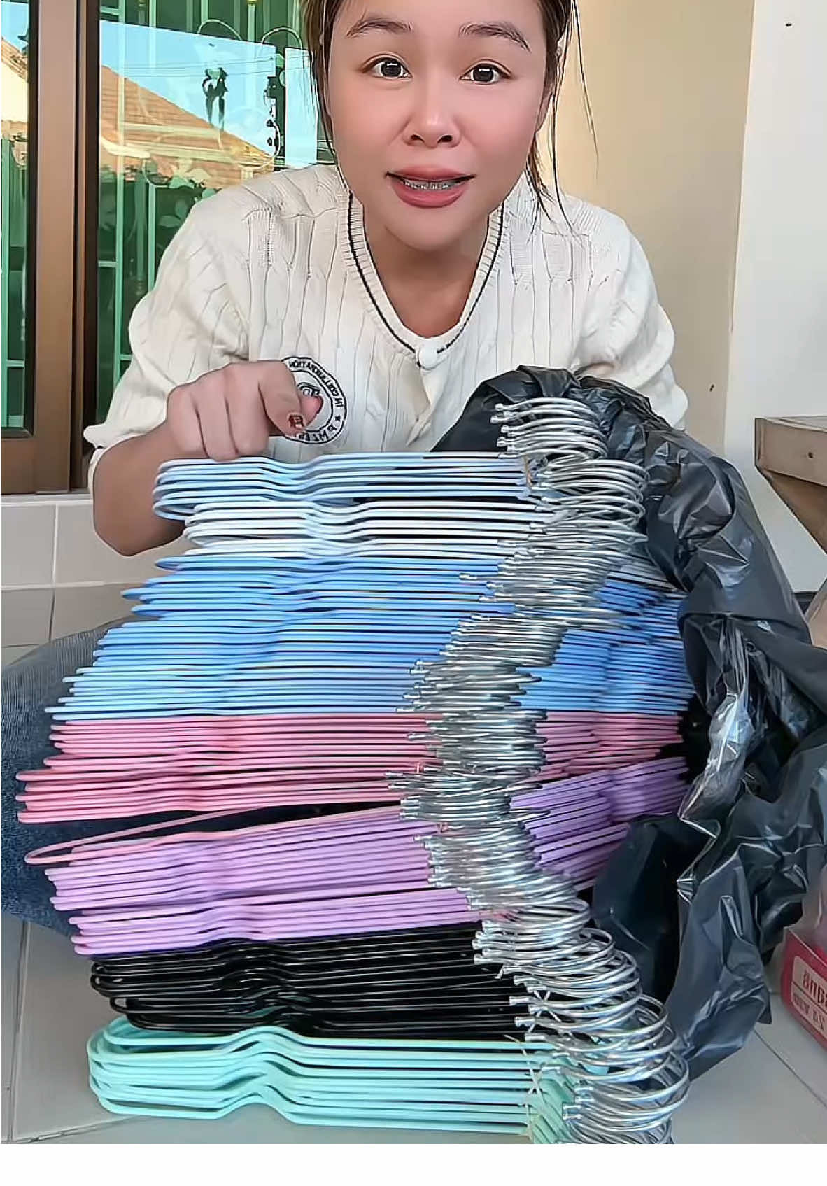 ตอบกลับ @jnry พี่เขียว พี่ม๊อกของพ่อใหญ แข็งแรงไม่เป็นสนิมง่าย ตากลมตากฝนได้สบายตัวนี้สำหรับผู้ใหญ่นะ #ไม้แขวนเสื้อ #ไม้แขวน #ไม้แขวนเสื้อสแตนเลส  