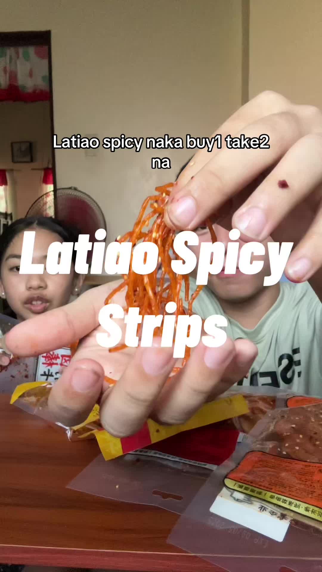 sarappp🤤#latiao #latiaospicystrips #latiaomukbang 