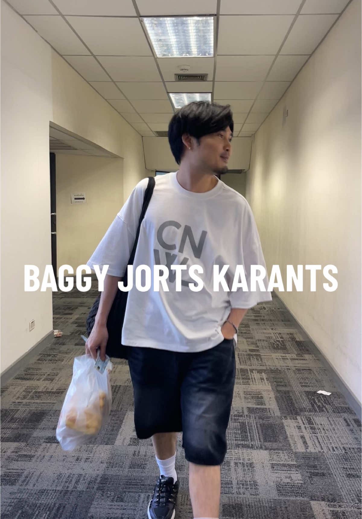 พิกัด Baggy Jorts สี Black #karants #tiktokครีเอเตอร์ #คลาสแต่งตัว #เทรนด์วันนี้ #tiktoklooks #ฟีดดดシ #สินค้าคุณภาพ #กางเกงยีนส์ #แฟชั่นผู้ชาย #กางเกงผู้ชาย 