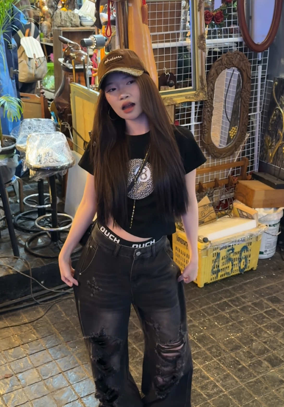 เสื้อครอปZanvit#ootd #เสื้อผ้าแฟชั่น #zanvistee #กางเกงยีนส์ 