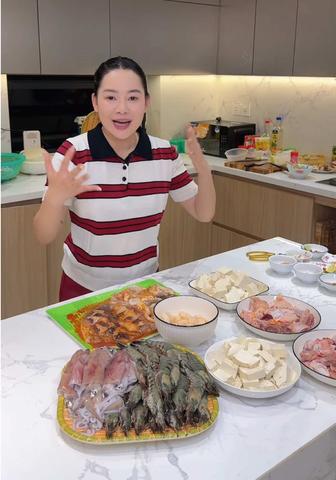 Hôm nay nhân viên em về hết nhà bà Vãi