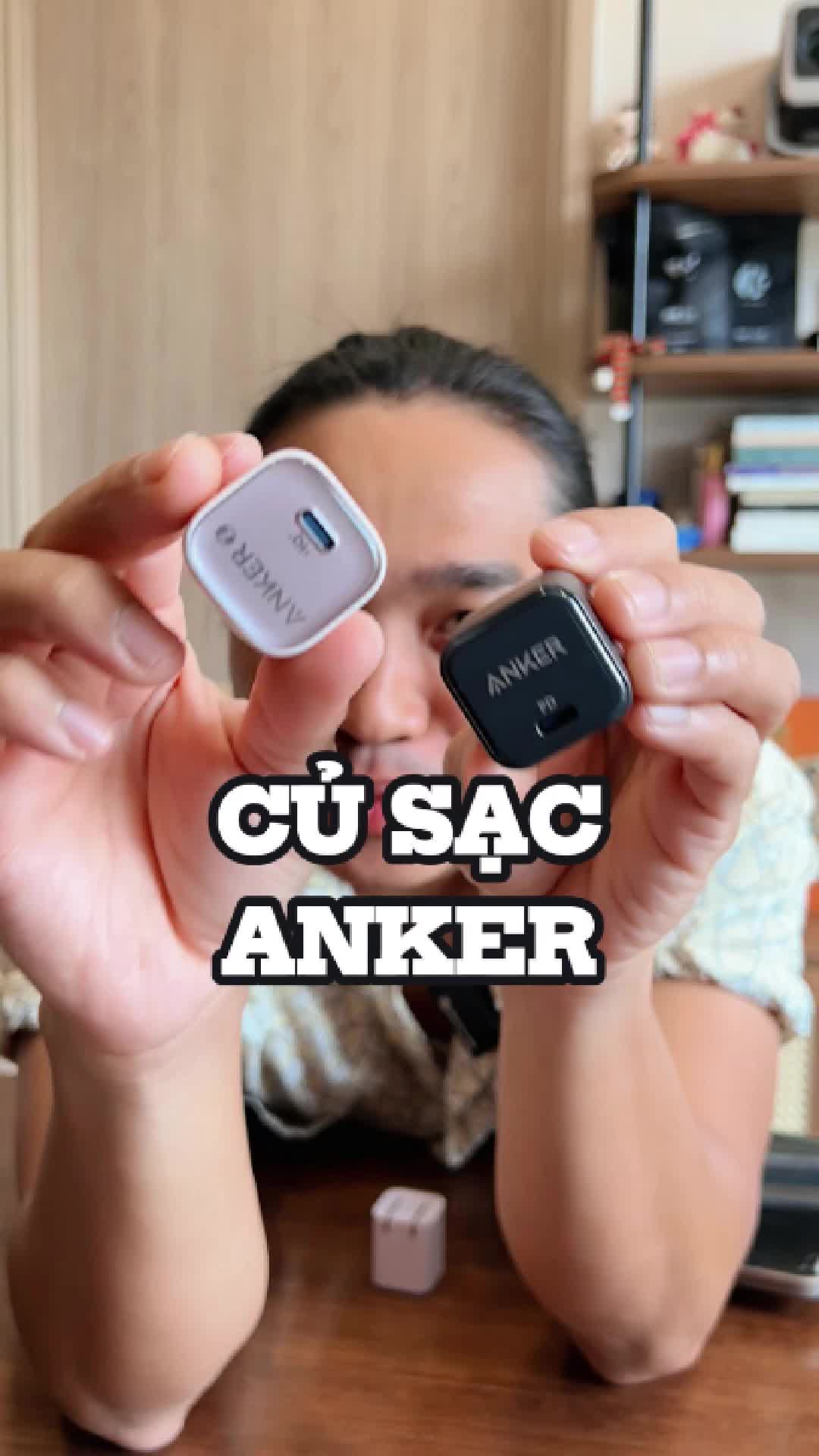 Nhờ công nghệ sạc nhanh Power Delivery và Power IQ 3.0 ( Độc Quyền của Anker) giúp điều chỉnh công xuất tối ưu cho điện thoại, máy tính bảng và nhiều thiết bị khác. Tốc độ dẫn điện tốt hơn,cắt giảm được nhiệt năng, dòng điện hướng về thiết bị sạc nhanh hơn và chịu được điện áp cao hơn giúp tiết kiệm điện, tiết kiệm thời gian sạc, tối ưu nhiệt lượng tỏa ra từ củ sạc khiến sạc mát hơn và an toàn hơn. Về thiết kế nhỏ gọn, nhẹ, chân gập tiện lợi dể dàng cất gọn trong balo, túi xách. Có 2 dòng để chọn lựa, dòng IQ 30W 4 màu sắc xinh xắn tiện cho các chị em lựa chọn, dòng PD 20W 2 màu Đen Trắng đơn giản.
