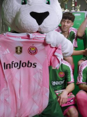 ¿A qué esperáis para haceros con unas entradas dobles para la #KingsLeague ⚽ o con una camiseta oficial firmada por el equipo de @porcinosfc.tiktok 👕 y el presi @ibaillanos? Dentro de algunas cajas de #GARNIERxPorcinos, encontraréis escondidos GREEN TICKETS con los que los podéis conseguir 👀 ¿Quién tiene ya la suya? #descuentostiktok #comprarentiktok #LetsPlay #KingsLeague #GoodGame #LetsFeelGood #GARNIERxPorcinos #GreenTicketPorcino #GoldenVibes #Porcinos #LetsPlay #GoodGame #LetsFeelGood #GreenTicketPorcino #GoldenVibes #TikTokShope