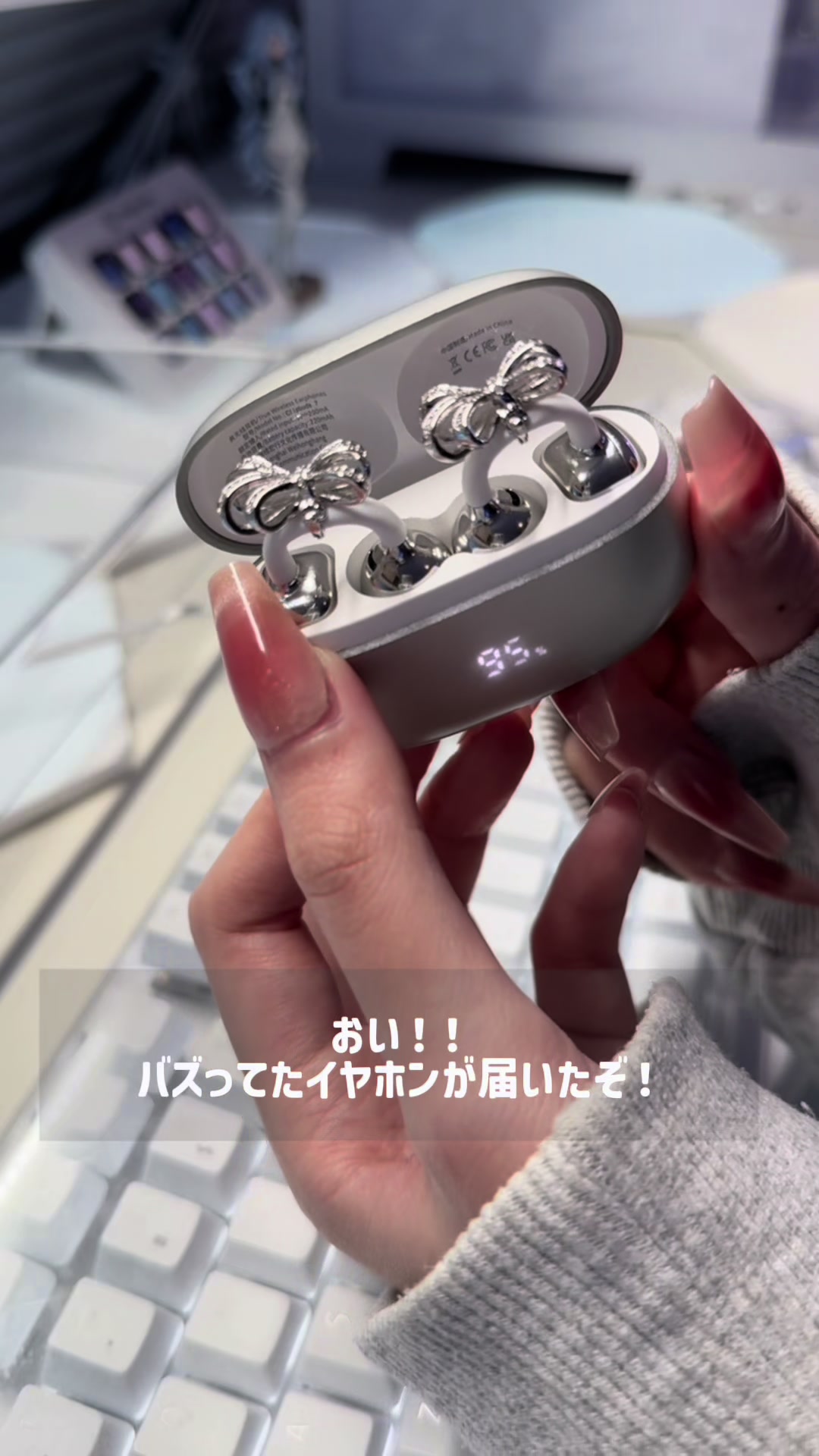 PAXA ClipBuds 7クリップオンワイヤレスイヤホンLEDディスプレイ