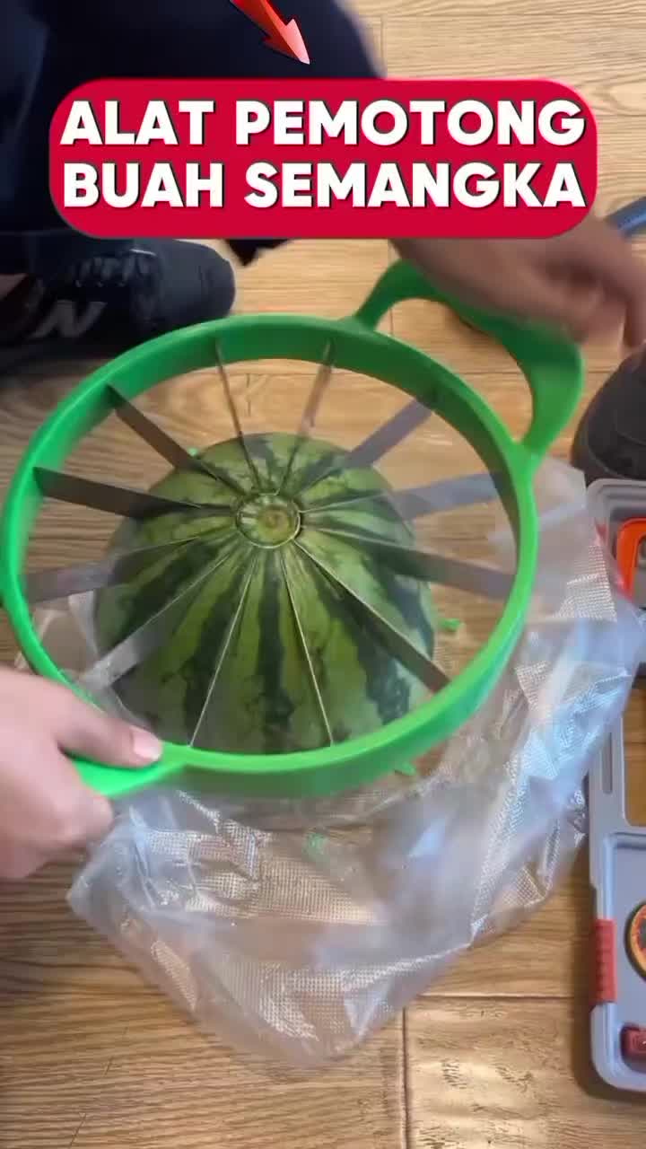 Hemat waktu potong, nikmati segarnya lebih cepat!" Alat ini bikin momen makan buah makin menyenangkan. #alatpotong #alatpotongsemangka 