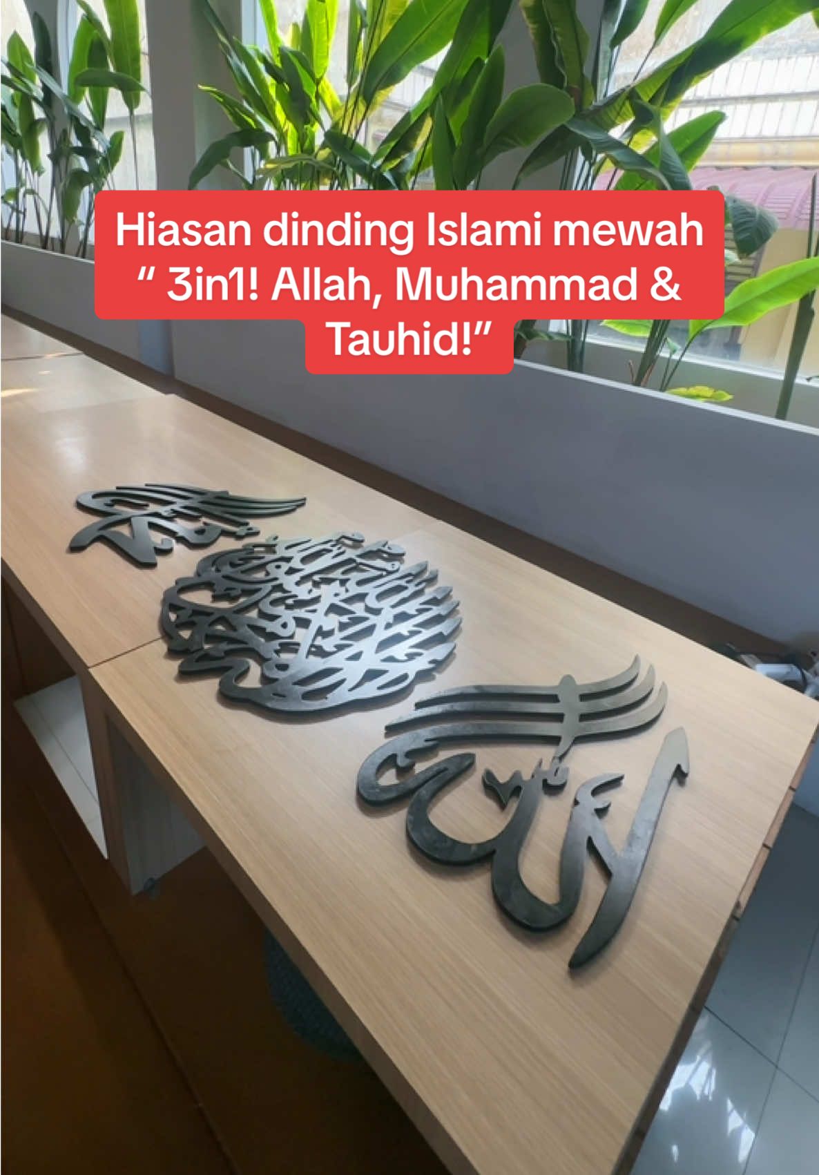 Set kaligrafi mewah ini isi 3 sekaligus—Asma Allah, Lapas Muhammad, dan Kalimat Tauhid! Cocok buat di mushola, kamar, atau ruang tamu, bikin rumah makin adem & berkelas! 😍🔥” Buruan checkout sebelum kehabisan! Klik keranjang kuning sekarang! 🛒✨. #hiasandindingkaligrafi #hiasankaligrafi #hiasankaligrafidinding  #wibgajian #Gebyarbelanjafebruari #cuantanpabatas #ramadanekstraseru 