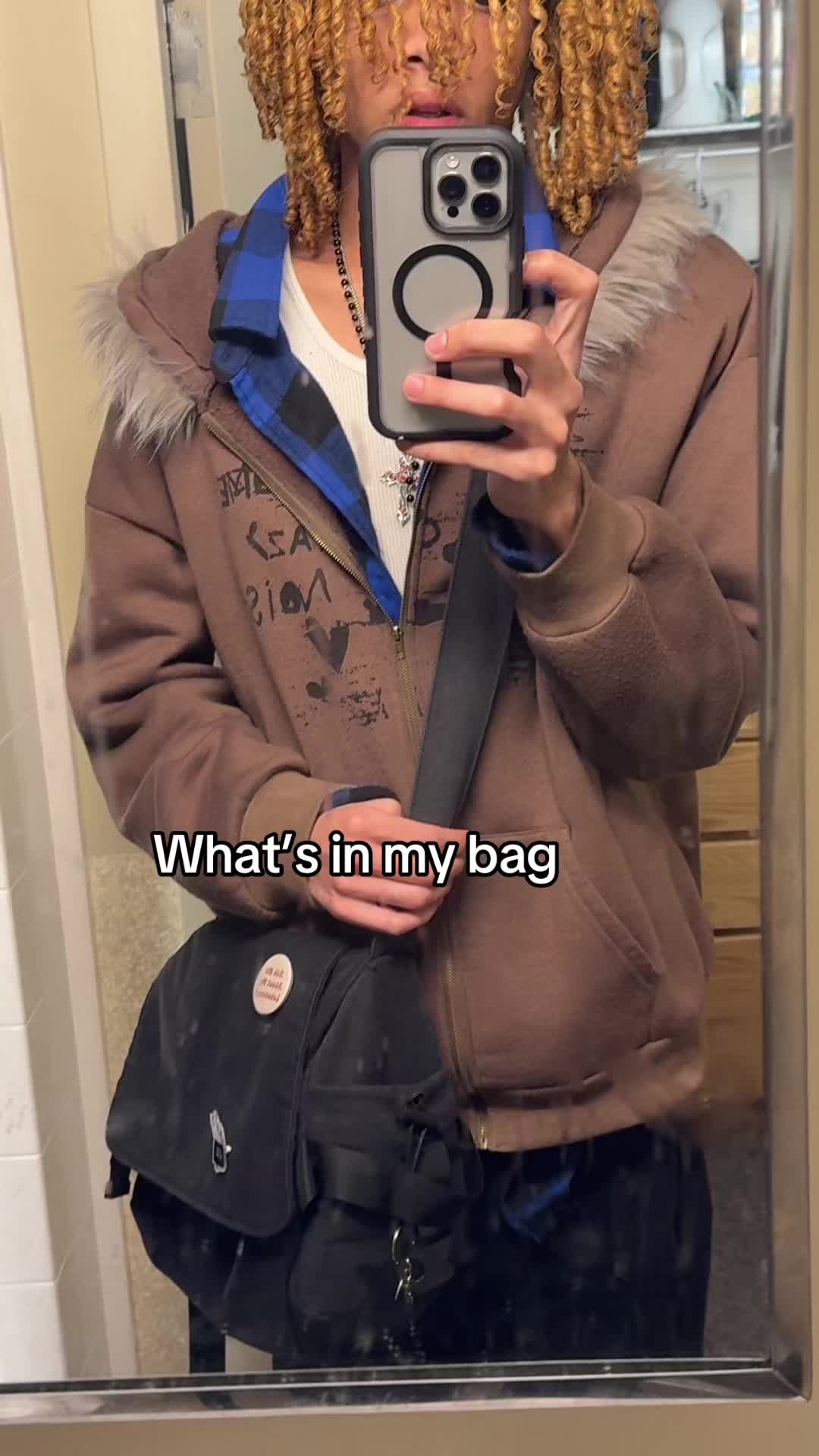 Getting free crossbody bags will always be the best thing abt this account #crossbodybag #schoolbag #backpack #alt #whatsinmybag #shoulderbag 