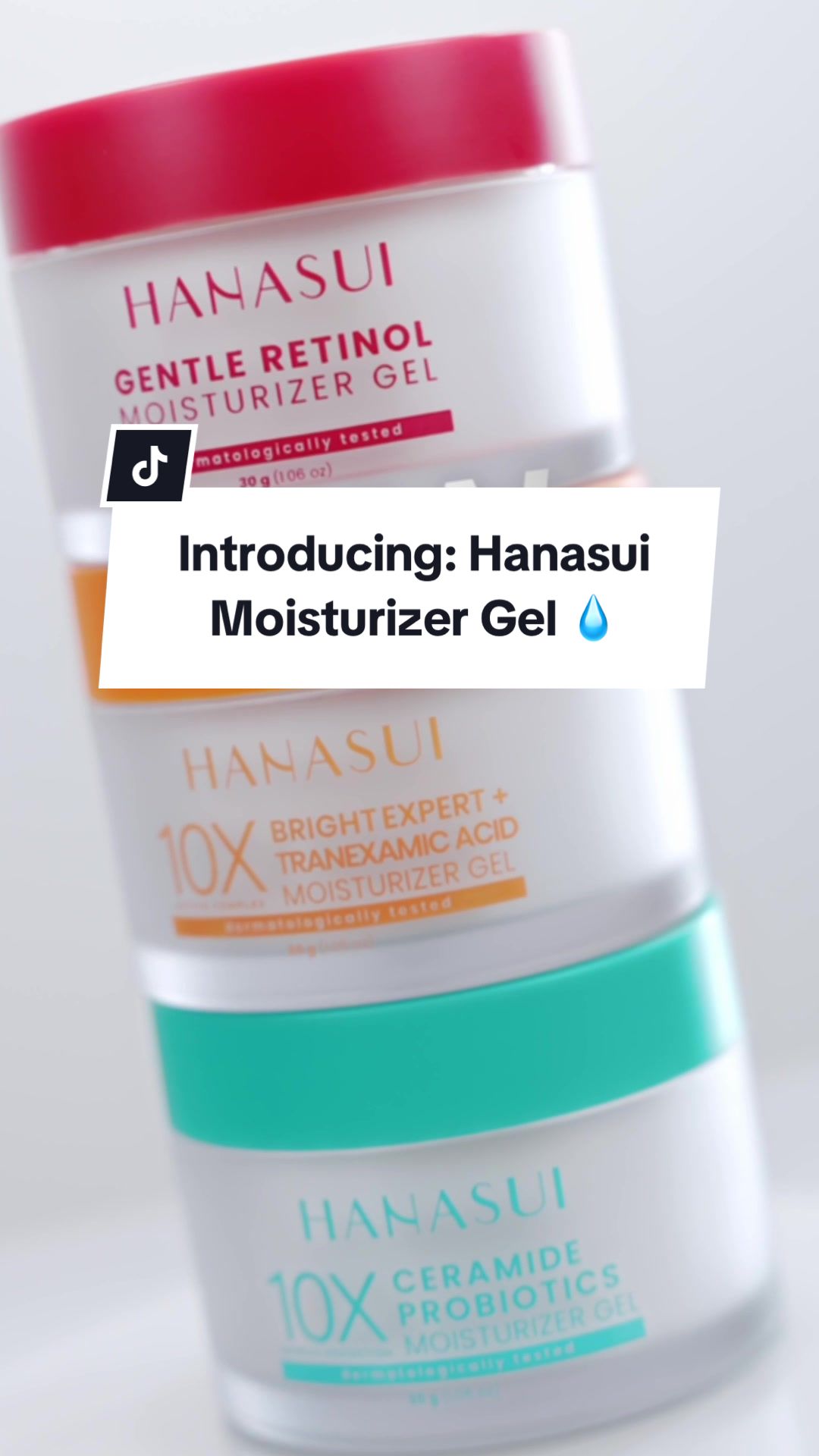 𝙄𝙣𝙩𝙧𝙤𝙙𝙪𝙘𝙞𝙣𝙜: Hanasui Moisturizer Gel Series💧 Hadir dengan 3 varian sesuai masalah kulitmu: 🟠 𝗕𝗿𝗶𝗴𝗵𝘁 𝗘𝘅𝗽𝗲𝗿𝘁 𝗠𝗼𝗶𝘀𝘁𝘂𝗿𝗶𝘇𝗲𝗿 𝗚𝗲𝗹 5% Niacinamide + Tranexamic Acid Untuk kulit kusam & flek hitam 🔴 𝗚𝗲𝗻𝘁𝗹𝗲 𝗥𝗲𝘁𝗶𝗻𝗼𝗹 𝗠𝗼𝗶𝘀𝘁𝘂𝗿𝗶𝘇𝗲𝗿 𝗚𝗲𝗹 3 Retinol Complex* (Encapsulated n-Retinol, HPR, Retinyl Palmitate) Untuk kerutan dan garis halus 🟢 𝗖𝗲𝗿𝗮𝗺𝗶𝗱𝗲 𝗣𝗿𝗼𝗯𝗶𝗼𝘁𝗶𝗰𝘀 𝗠𝗼𝗶𝘀𝘁𝘂𝗿𝗶𝘇𝗲𝗿 𝗚𝗲𝗹 10x Ceramide + Probiotics Untuk kulit sensitif dan kemerahan Beneran Lembap, Glowingnya Beda!🧏🏻‍♀️ Sudah tersedia di Official TikTok Shop Hanasui! Check out sekarang, sebelum kehabisan🛒 #Hanasui #CantikMuHanasui #MoisturizerGameChanger 