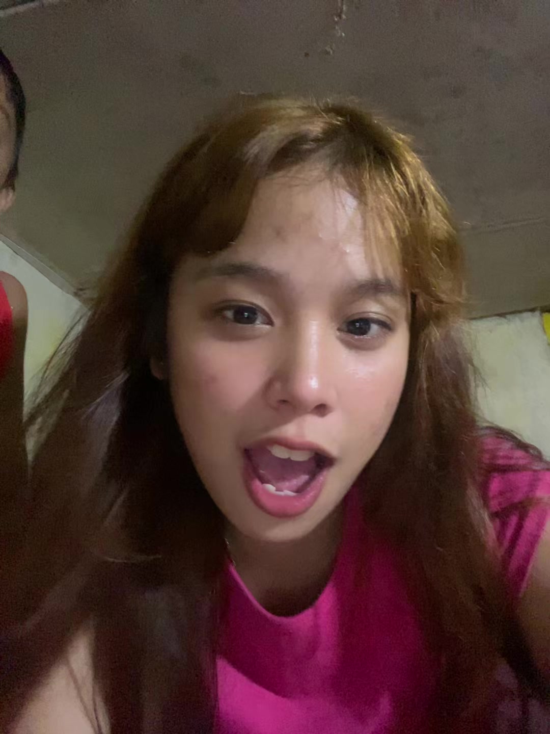 inis siya e HAHAHAHA