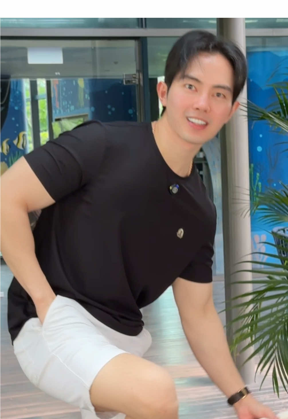 Sandal jepit POSE original, bahannya lentur ringan dari spon Eva. Dipake buat seharian nyaman poll