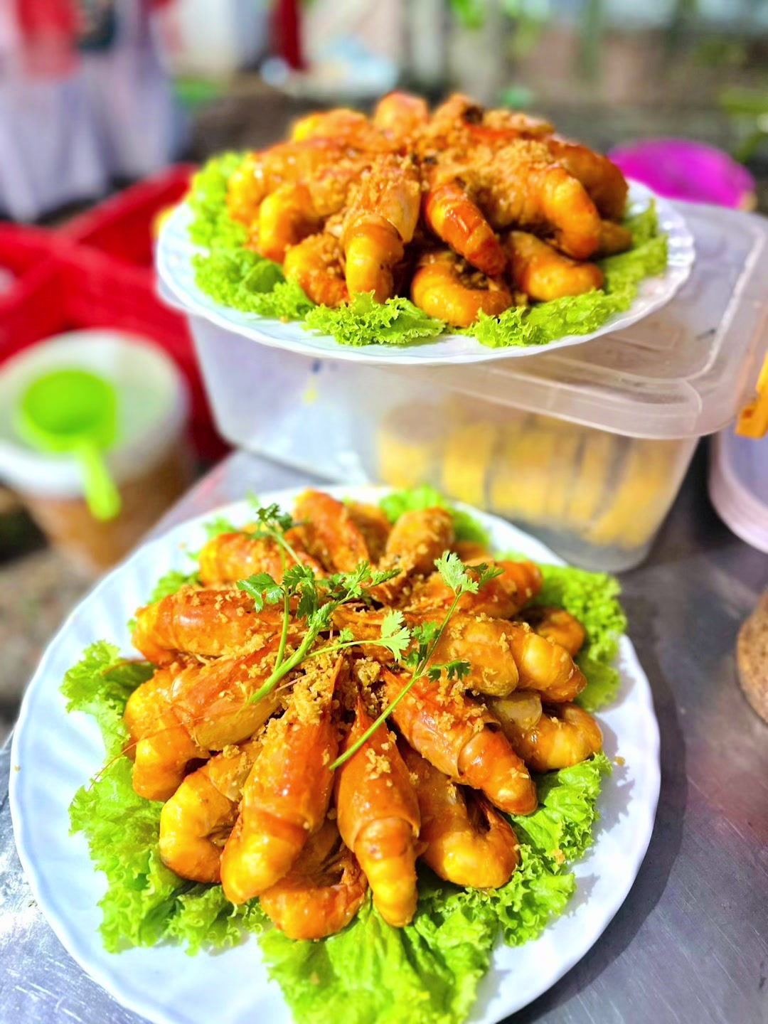 Ngoài món tôm bơ tỏi em còn chia sẻ dầu gội cho chị em mình nữa nha
