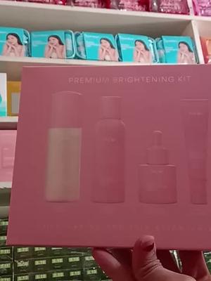 𝗙𝗔𝗜𝗥𝗬 𝗦𝗞𝗜𝗡❤️💗❣️ 🌸Premium 𝗕𝗥𝗜𝗚𝗛𝗧𝗘𝗡𝗜𝗡𝗚 𝗞𝗜𝗧 🌸❣️ It's called PREMIUM for a reason PREMIUM BRIGHTENING KIT is formulated with modern ingredients found in popular skincare products to date! ✨ ✔️ niacinamide ✔️ licorice Root Extract ✔️papaya extract ✔️green tea extract ✔️aha's and bha's ✔️ vitamin C ✔️ vitamin e ✔️ retinol ❣️❣️❣️ #Fairyskin #fairyskinpremiumbrighteningkit #PremiumBrighteningKit