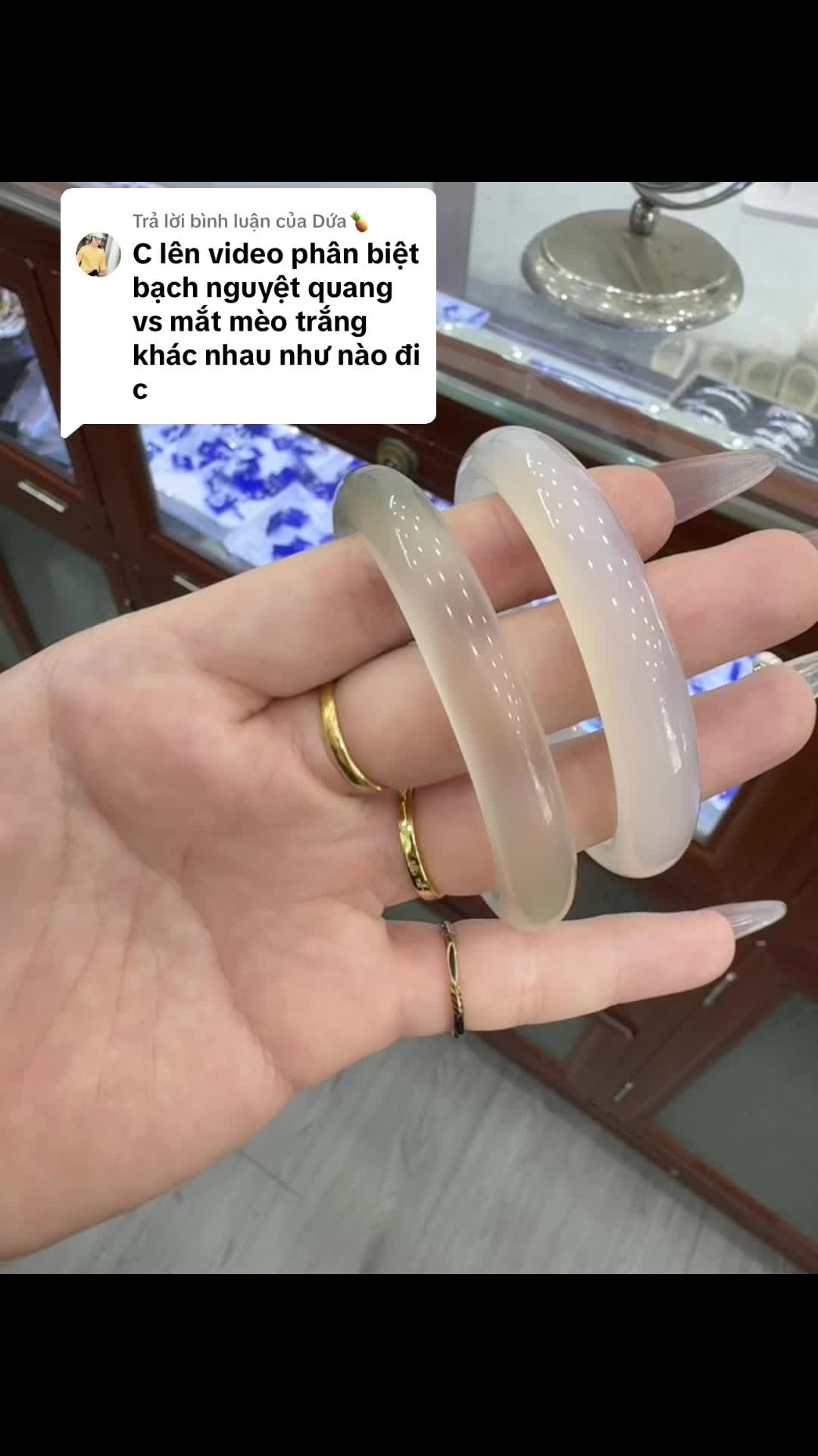 Trả lời @Dứa🍍 đá mắt mèo trắng trong với bạh nguyệt quang nó khác nhau hoàn toàn nha em . Cam thường như này là thấy khác chưa em #bạc_đẹp_hải_hạnh #xuhuong #vòngđá #vòngtay #vòng_ngọc #voiceeffects #trending 