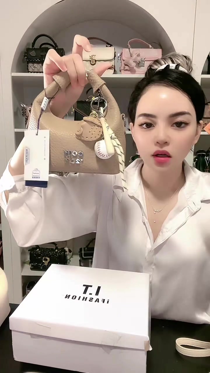 Sale đậm xâuuu 😱..                #thoitrang #txastore #tuixach #fyp #TikTokLIVE 