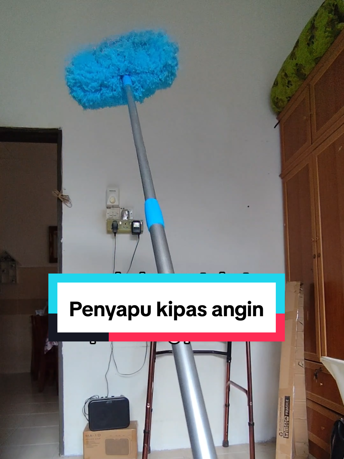 dari palai tangga baik guna ni  #penyapu #cucikipas #pencucikipas #ceilingfan #kipasceiling #kipassiling #penyapumurah #kemasbilik #kemas #kemasrumah 
