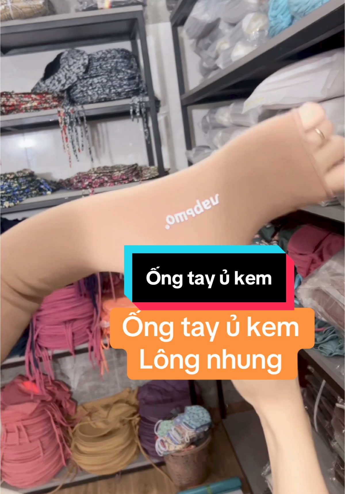 Ống tay lót lông nhung loại 1, lớp lông siêu mềm mịn mang đi nắng, ủ kem là chân ái mùa nắng ạ#huynhmyshop95 #phukienchongnang #huynhmychongnang #ongtaychongnang #ongtayukem #gangtaylotlong #ongtay 