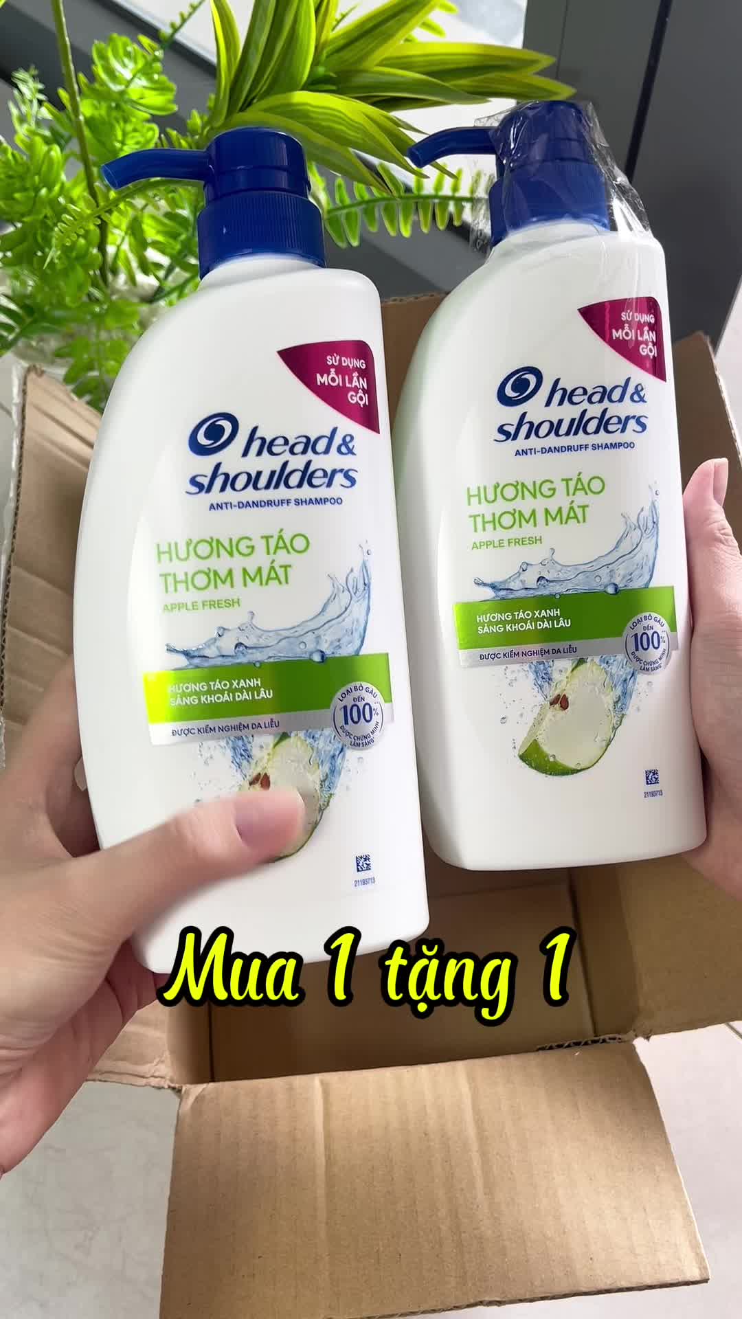 Mùi táo thơm cực kỳ, mà còn mát lạnh sáng khoái, mua hôm nay 1 tặng 1 quá đã  #hangtienich89 #xuhuong #xuhuongtiktok #daugoi #dauheadshoulder #headshoulders 