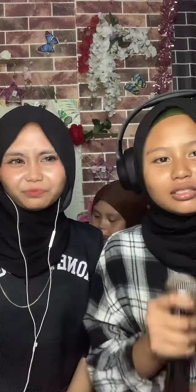 #tiktoklive #livehighlights @faraa_insyiraa @einscessykrh🌷 @NurNadirahQaisarah@Adeq 