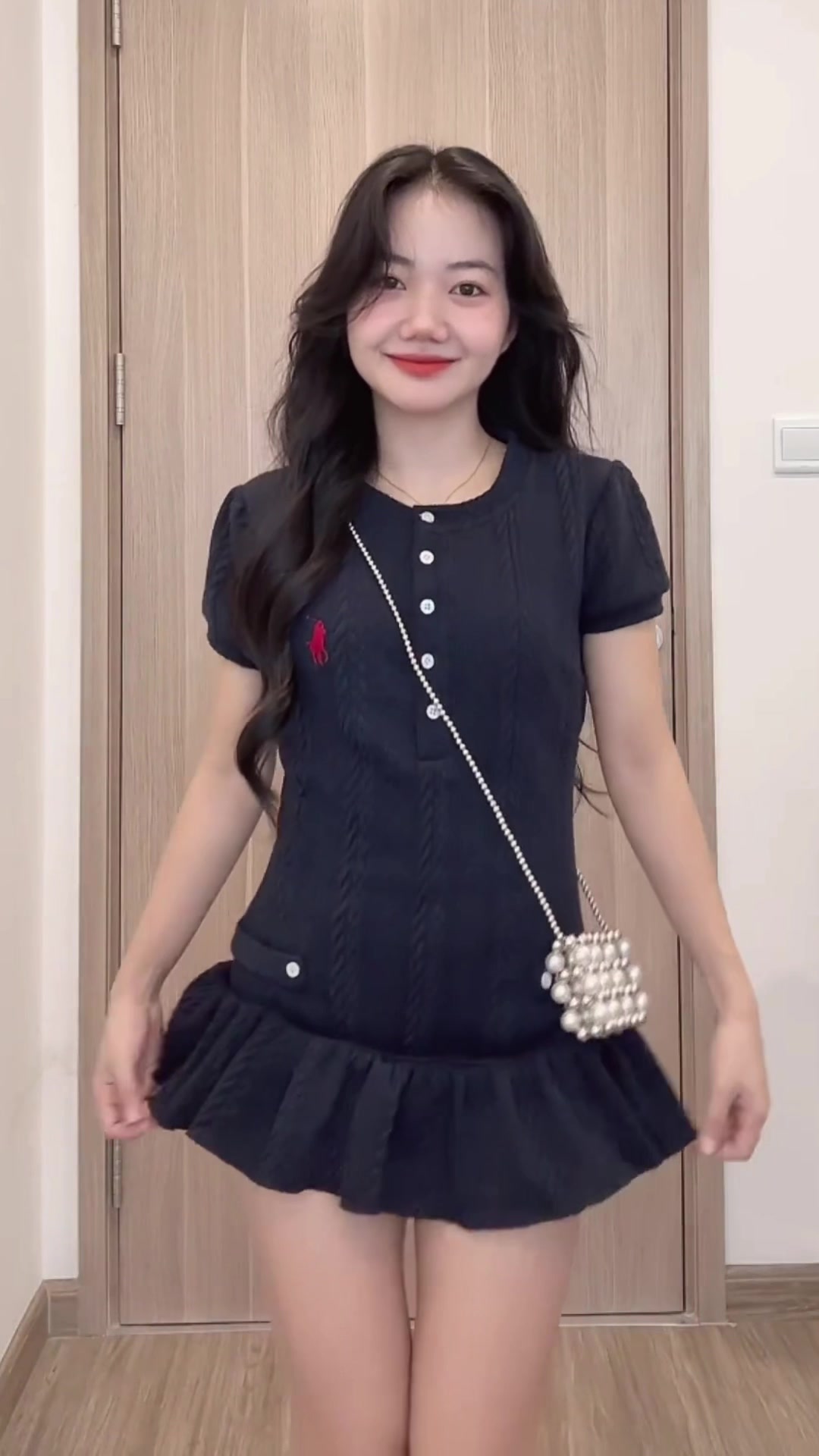 Xinh quá mí bà ơi #thoitrangnu #quanao #quanaoquangchau #quanaohottrend #quanaodep #trendingvideo #quanaobo #quanaobo #quanaonu #tiktokviral  #LIVEhighlights #TikTokLIVE #LIVE 