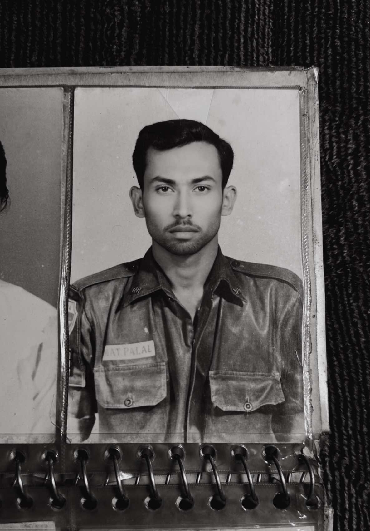 Kepada pak @PRABOWO SUBIANTO dan mas @Gibran Rakabuming  saya mau memperkenalkan pahlawan tergagah saya yaitu yangkung saya, seorang pahlawan indonesia, veteran yang saat ini masih insha Allah sehat. umur nya masha Allah sudah sangat sepuh, dulu di tugaskan di sulawesi untuk berperang melawan penjajah jepang dan belanda, beliau sangat cinta indonesia sampai sampai rumahnya seperti musium, semua tentang indonesia, bahkan foto keluarga lebih sedikit hihi. sampe umur yang menjelang 100 beliau masih hafal lagu kebanggaan kita 🥹 terimakasih yangkung, saya harap juga sebenernya bisa di notice sama pak Prabowo dan juga mas Gibran kerja keras veteran bisa di kenang dan di beri apresiasi lebih 🥰