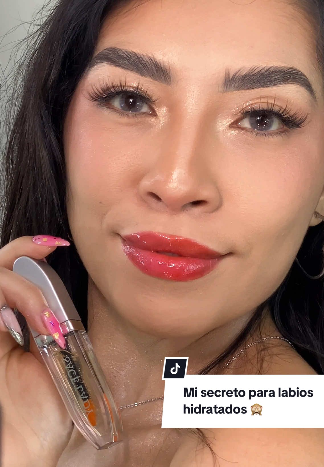 Déjame estrechar tu mano de poeta a poeta @SaceLady MX Store  esto me ha salvado la vida 💗🙈 . #saceladycosmetic #sacelady #labios #labioshidratados #lips #lipsticktutorial #lipstick #limondd #tutorial #acidohialuronico 