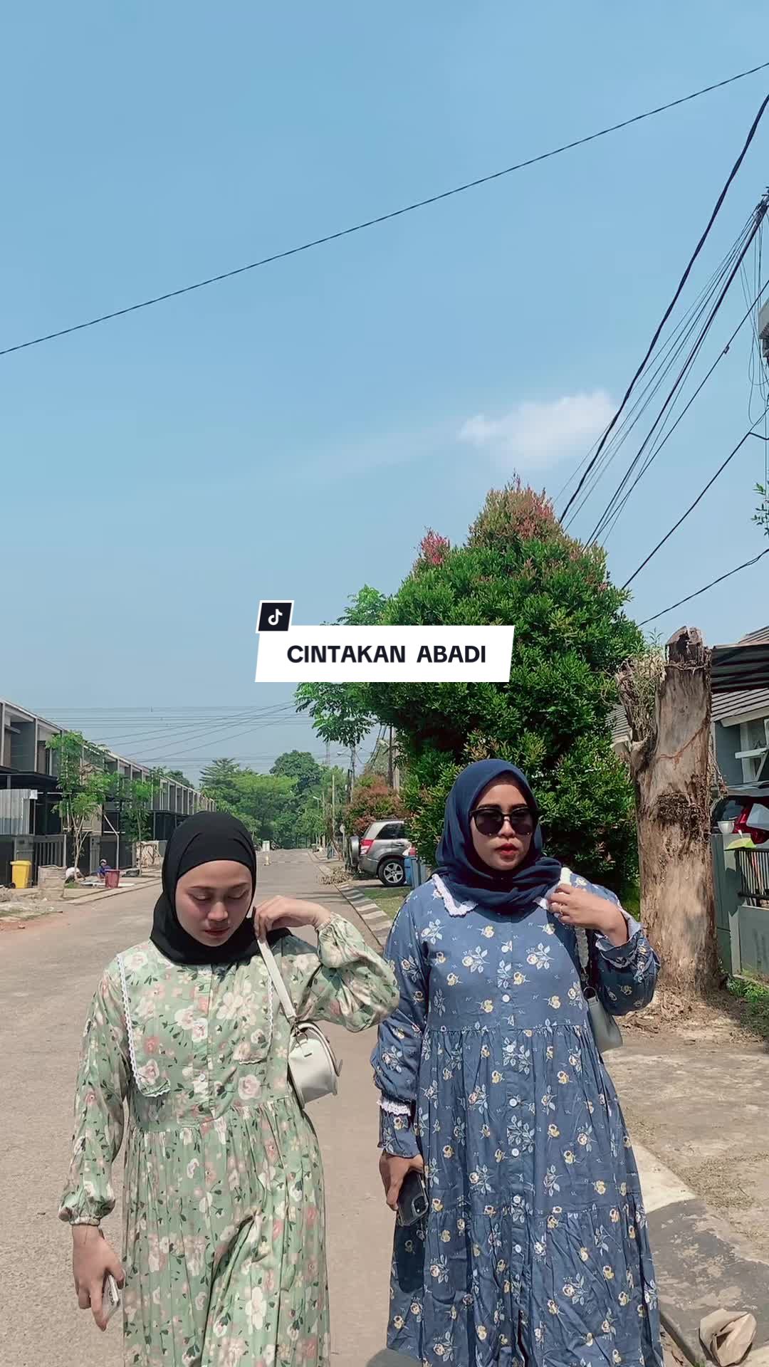 On model kita🤩 #coupleibudananak #fyp #kalsandfrey #tunikrayon #diskontiktokshop #tunikcoupleibuanak #joinlive 
