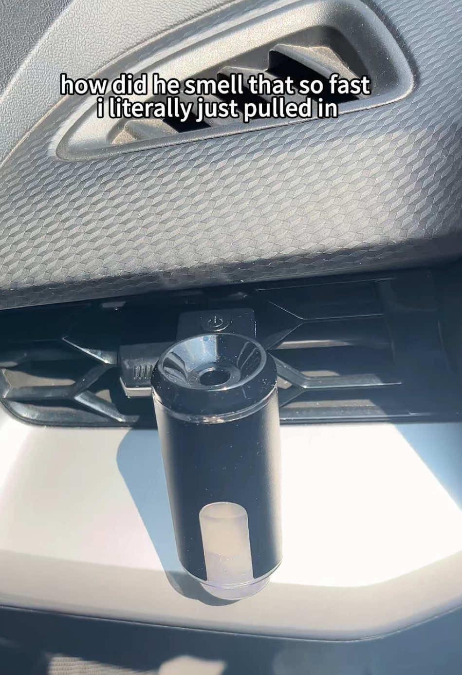 how did he smell that so fast i literally just pulled in 🫢 he was so mad 🚩🚩 the unlimited air freshner just smells that good and it’s  free shipping #fyp  #smartairfreshener  #carairfreshener  #TikTokShop  #tiktokmademebuyit  #tiktokshopsummerturnup  #spotlightfinds  #toktok  #tik#TikTokShopMemorialDay