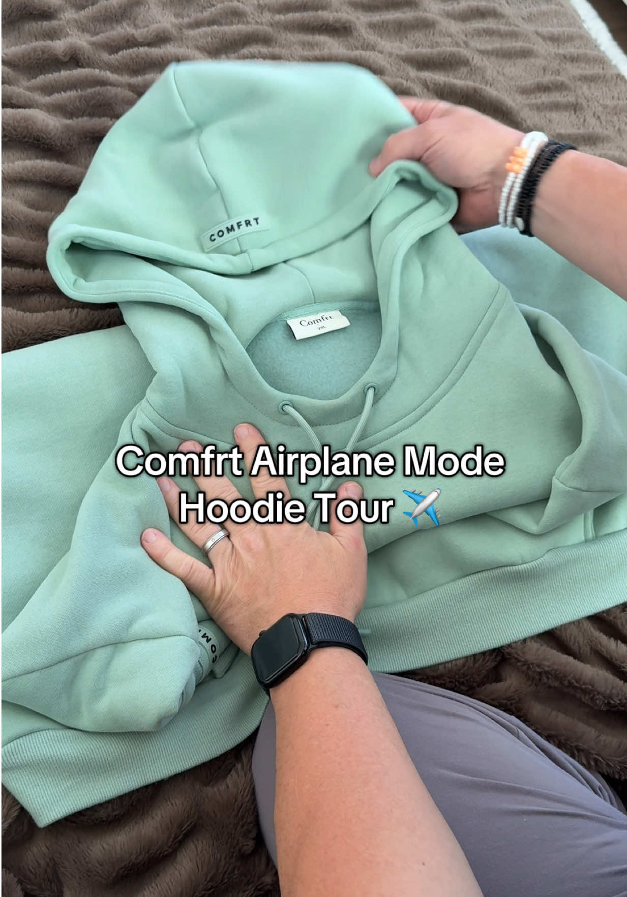 A detailed tour of the brand new Comfrt airplane mode hoodie. ✈️ This is perfect for any traveling you may have coming up or if you like napping in the day 😂 