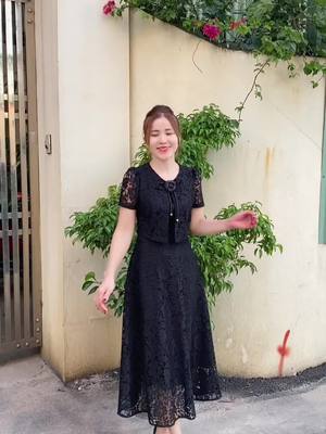 Váy ren đủ ba màu và đủ size ạ #thoitrangnu #xuongmaykienthuy #vayren #vaydep #vayxinh #xuhuong 