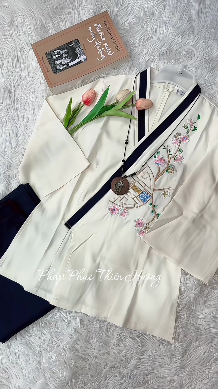Pháp phục thêu hoa đào kín đáo lịch sự #phapphucdichua #dolam #phapphucthienhuong #fybシ #dobodichua #phapphucdep #hocphatmoingay #phapphuc 