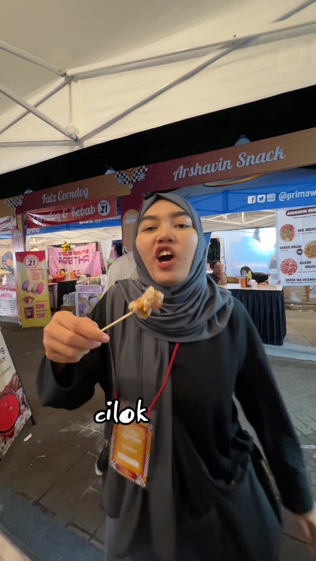 Kedatengan teaji @Siticelobong2 ke boothnya Cilokatory 😍 • Buat temen temen yang mau beli Cilok Daging Kriwil ter enak bisa dateng ke lapak nya Cilokatory di DanDan Seberang SMPN 15 Kota Serang  #jajananserang#kulinerserang#cilokdagingkriwil#cilokatory 