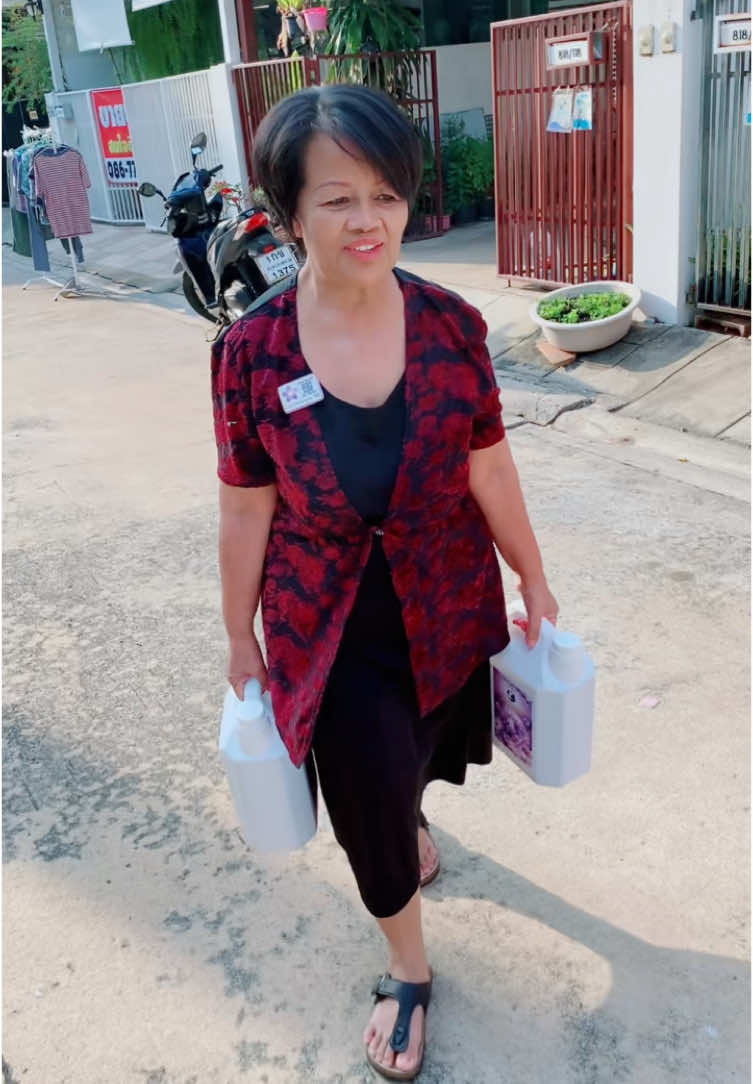 #น้ำยาซักผ้าซีเมอร์เมด 1แถม 1 #ตูมตามกับแม่ก้านดา @ตูมตามสุขสวัสดิ์ @ลูกชายของแม่ก้านดา @มารดากับบุตรหลุดขำ @ร้านรองเท้าประชาอุทิศ90 