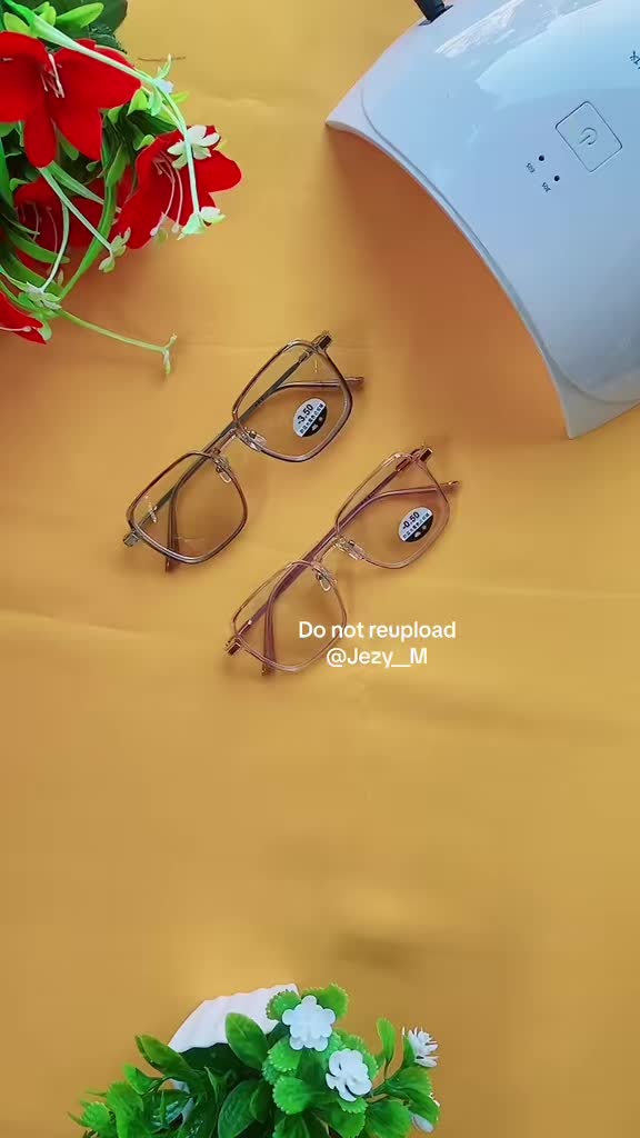 Nearsighted + Photochromic + Antirad Eyeglass for men and women. Get yours Now!!! #photochromic #myopia #nearsighted #eyeglass #antiradiationglass #antiradiationeyeglass 