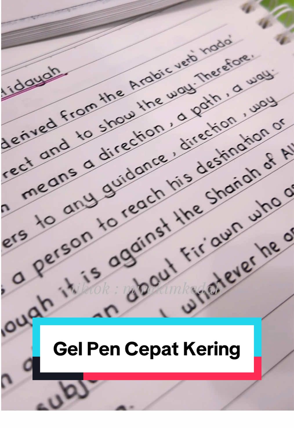 Replying to @Khai x Pinto Cuba terai dulu mana tau serasi 🤭 Saya kalau pakai ball pen tulisan x cantik macam pakai gel pen ni.. 