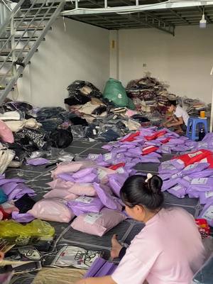 35 DDIU.📣📣📣 ÁO Phao Logo  nam nữ ( 38-75kg) dưới 1m75 mặc đc 🛍️ cmt chiều cao -cân nặng e tư vấn ạ#xuhuong 