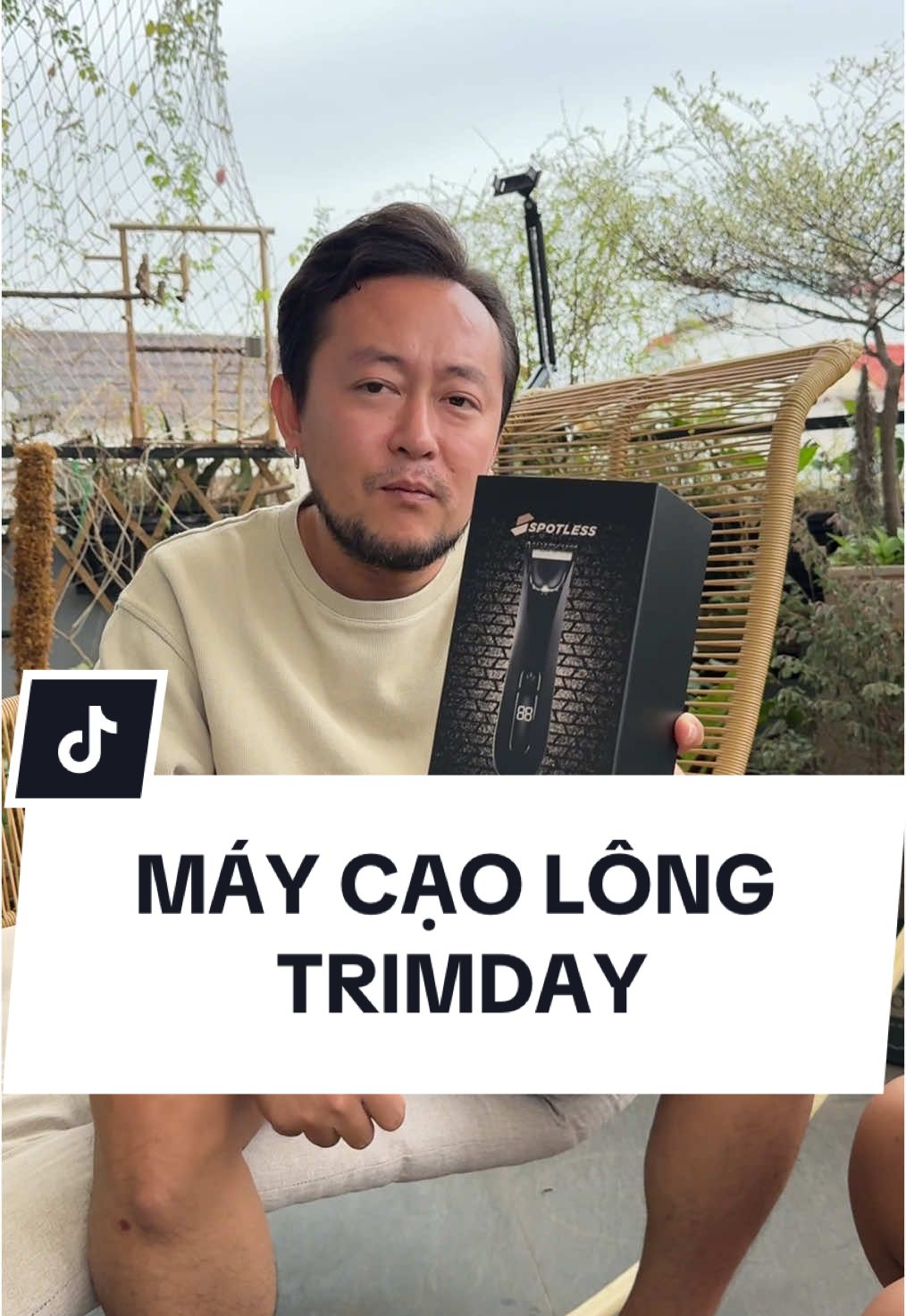 Máy cạo lông TRIMDAY 2.0 của SPOTLESS với dung lượng pin 600mAh và trọng lượng 100g giúp dọn dẹp lông vùng kín và các vùng khác hiệu quả. Với mức độ chống thấm nước IPX7. Thiết kế nhỏ gọn, lưỡi cạo sứ tiên tiến mang lại sự an toàn, thoải mái và là lựa chọn hoàn hảo cho bộ sưu tập chăm sóc cá nhân của bạn.#chucareviewkhongbooking #chucareview #chuca #review #vesinhcanhan #dientu #trimday #maycaolong #spotless 