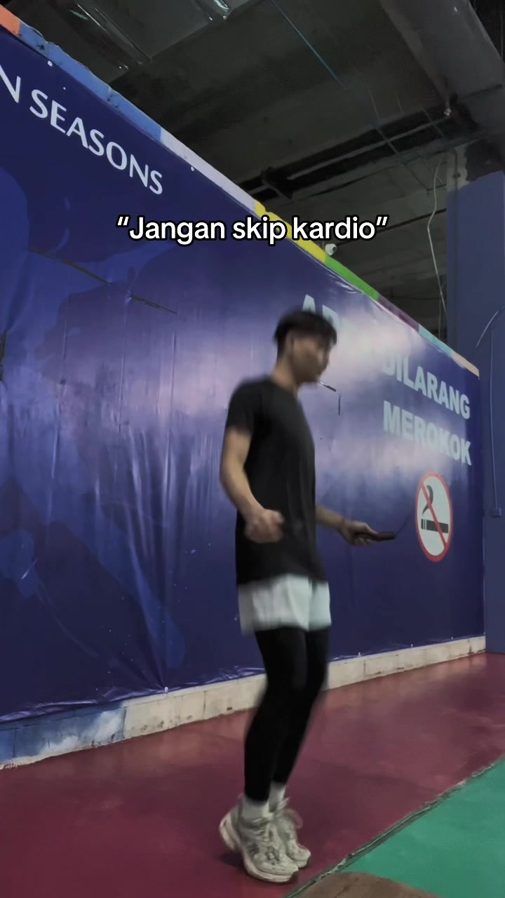 Jangan pernah skip ya #promomakanmerdeka #fyppppppppppppppppppppppp #olahraga #fypage #skipping 