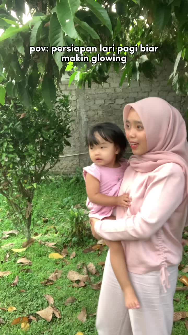 si cyra mah lari pake daster #fyp #4u #bucin #glowsicha #daycreamglowsicha #glowsichadaycream 