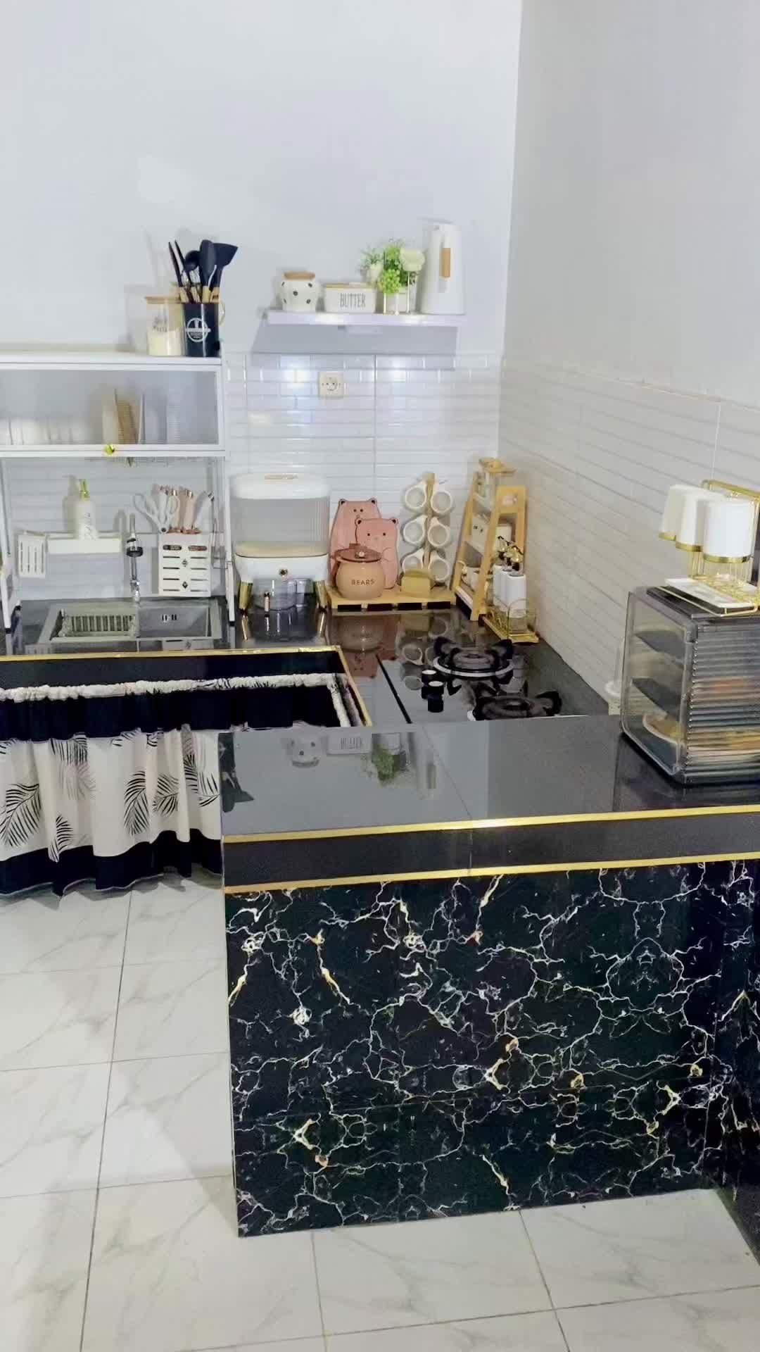 Tips supaya geranit dapur kincelong apa lagi yg pakai geranit warna hitam kalian wajib coba pakai pembersih serbaguna dari YIKLEAN CO DI KERANJNG KUNING#tipsdapurbersih #dapurrapi #dapuraesthetic #cairanpembersihdapur #YIKLEAN #VIRAL 