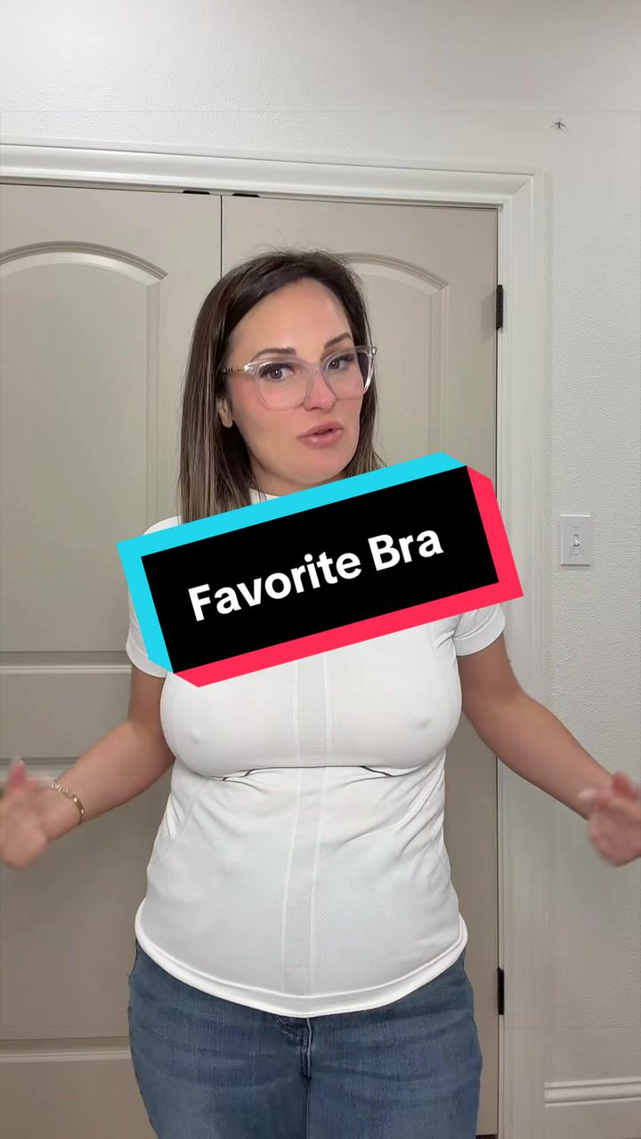 So this bra is super popular and has great reviews. If you’ve never tried a wireless bra I highly encourage you to try this one. @charlotteoeak #bra #oeakbras #wirelessbra #jellybra #tiktokmademebuyit 