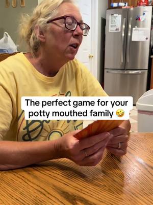 We love this game 🤣 @Spite House Games #partygames #gamenight #gamesforgroups #fungames #familygames 