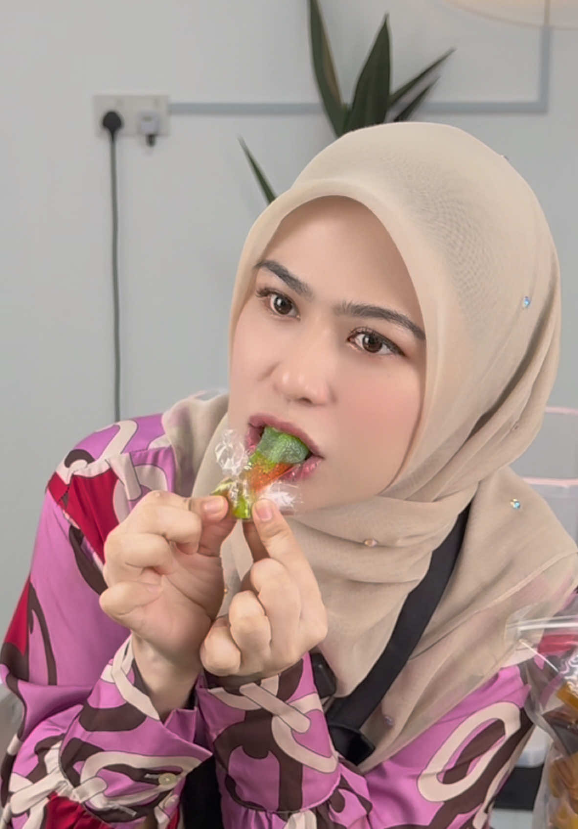 tgok beg kuning sekarang ! jangan lupa follow @Suzara Mart #dodolovers #dodol #serundingsuzara #missbieylala 