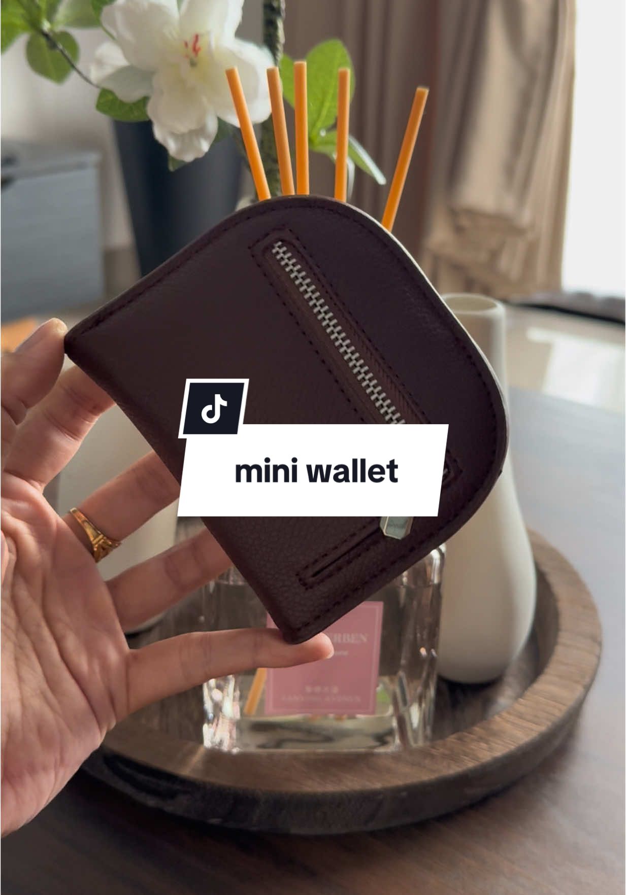 suka dompet mini mcmni paling best mcm2 boleh isi,mudah nak bawa 