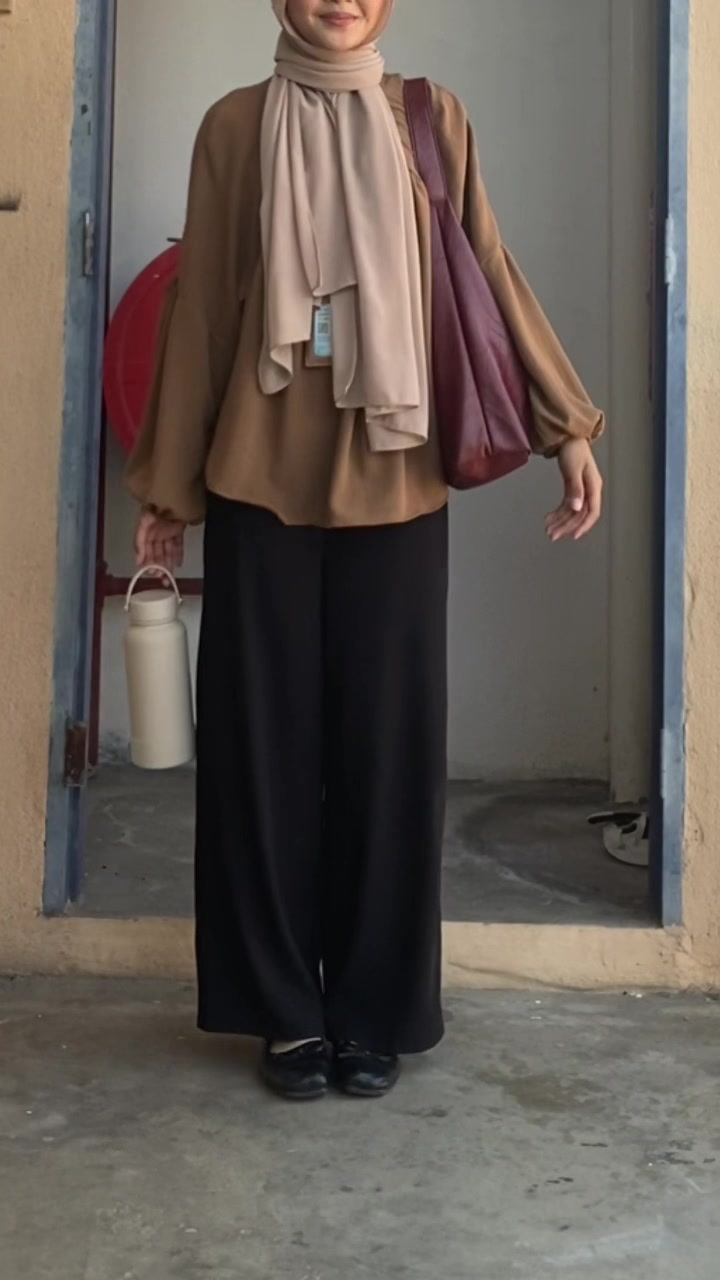 Keeping it simple yet elevated, this flowy puff-sleeve top is my go-to for a long day of classes. very comfortable!! #fy #fypシ 