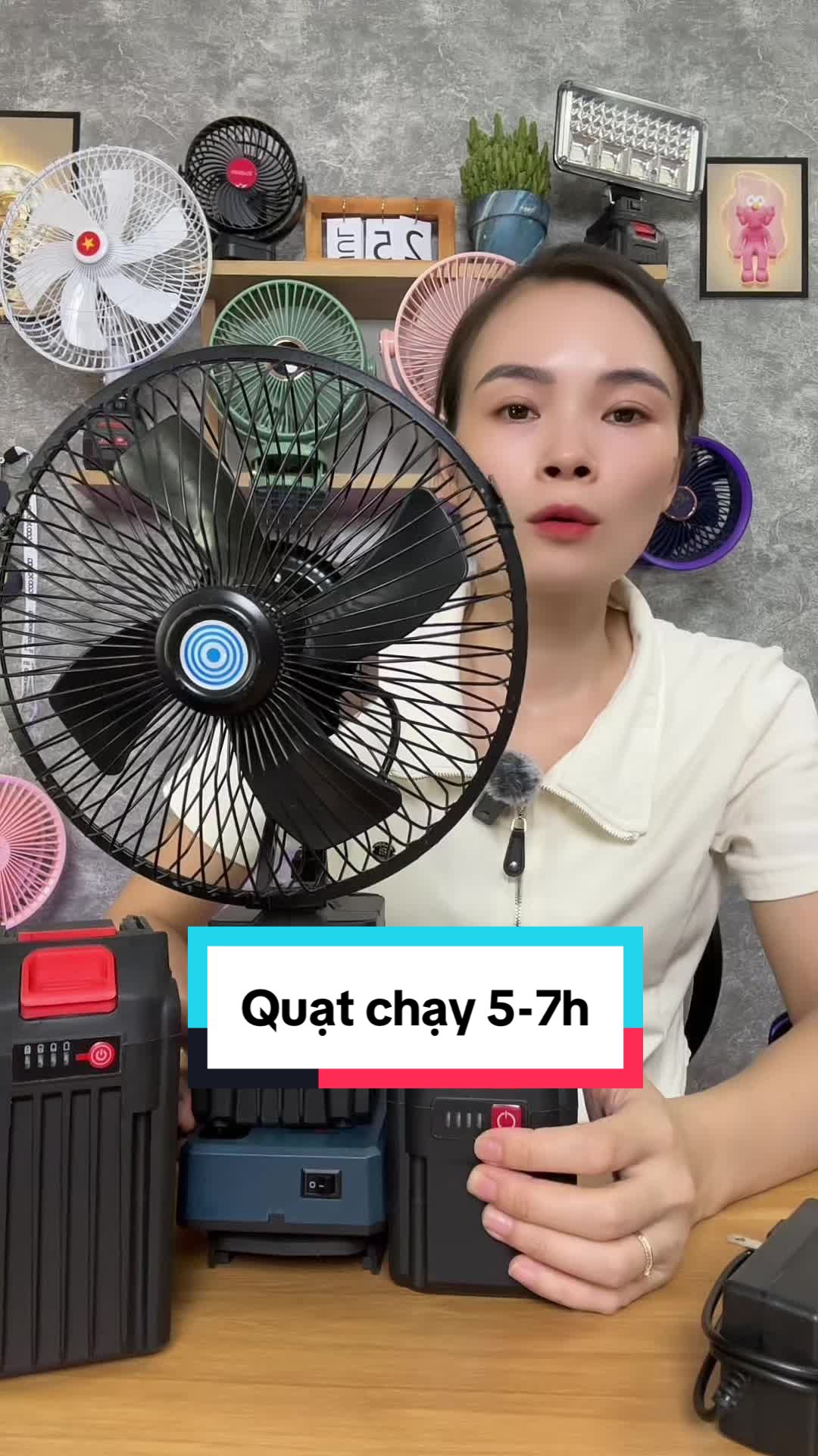 Quạt tích điện chạy pin phổ thông xài từ 5-7h giá đang giảm còn 259k#quattichdien #quatchaypinphothong #quattichdienpintrau #quattichdiendoimoi #xuhuong 