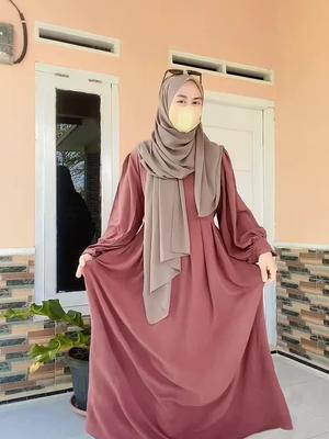 Paling nyaman pakai gamis memang😍Cantik amat gamis nya😍😍 Btw aku pake dark choco ya✨ Yg mau samaan boleh cek keranjang kuning ya❤️❤️