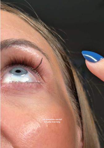 You’ve been warned 🤣 You might get false lash accusations when using the tarte tubing primer and mascara 🤷🏼‍♀️ #tartebundle #tubingmascara #mascara #tartecosmetics #lashestutorial @tarte cosmetics 