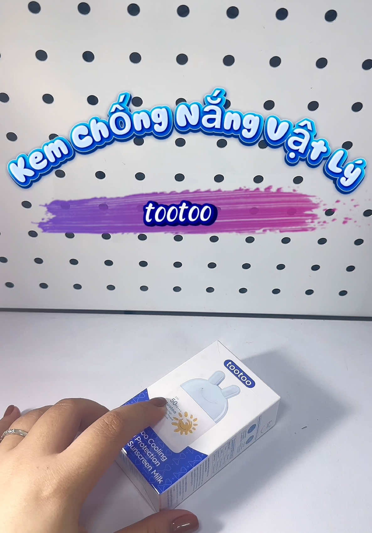 Nhớ thoa kem để bảo vệ làn da cho con nhé các mom, không thôi cháy nắng tội con lắm #tootoo #toocare #kemchongnangchobe #trivuong #viral #ilovetiktok 