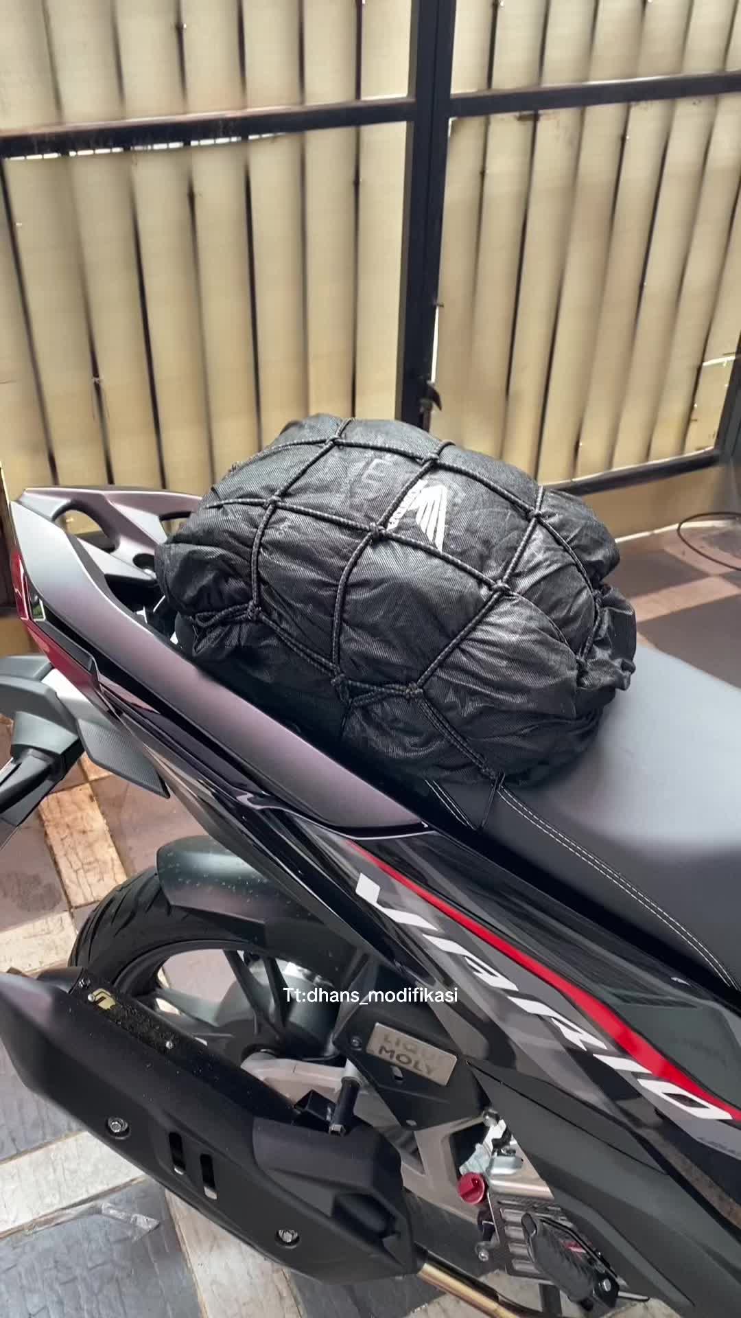 Jaring motor touring serba guna ,bahan elastis bisa muat barang besar dan bisa juga buat bawa helm , #jaringmotortouring #jaringmotor #jaringmentel #jaringmotorbuattouring 