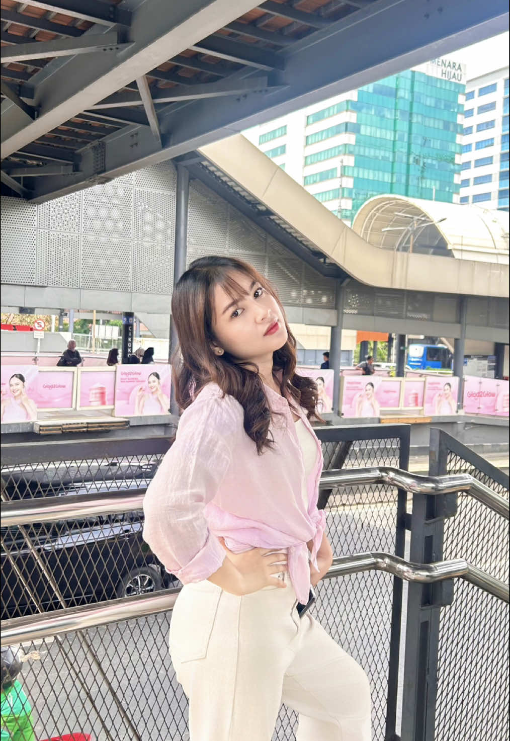 Skincarean di halte TJ biar glowing kayak @Syifa Hadju 🤭 #glad2glow #g2g 